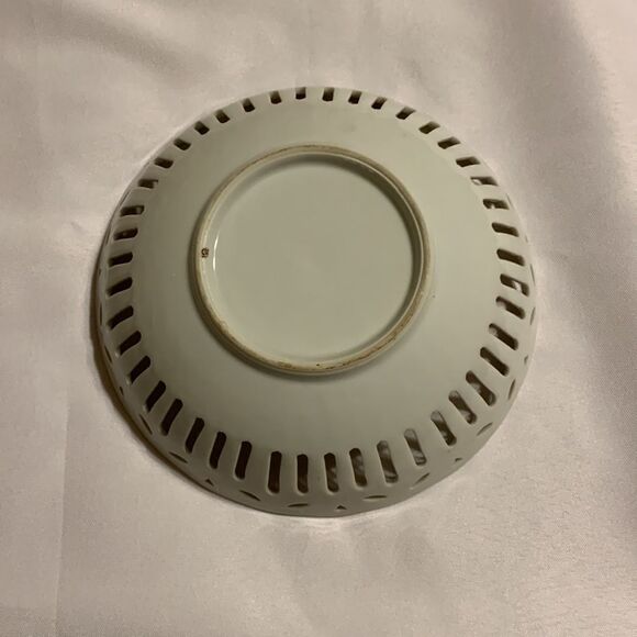 Vintage lattice work orange poppy ceramic bowl. - Picture 2 of 4